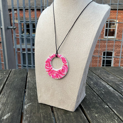pink roses pendant necklace